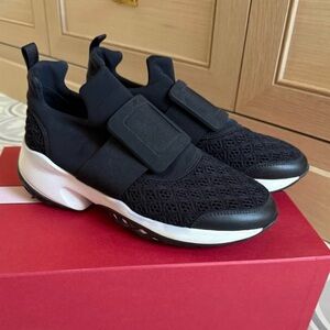 Roger Vivier Viv’ Run Black Sneakers